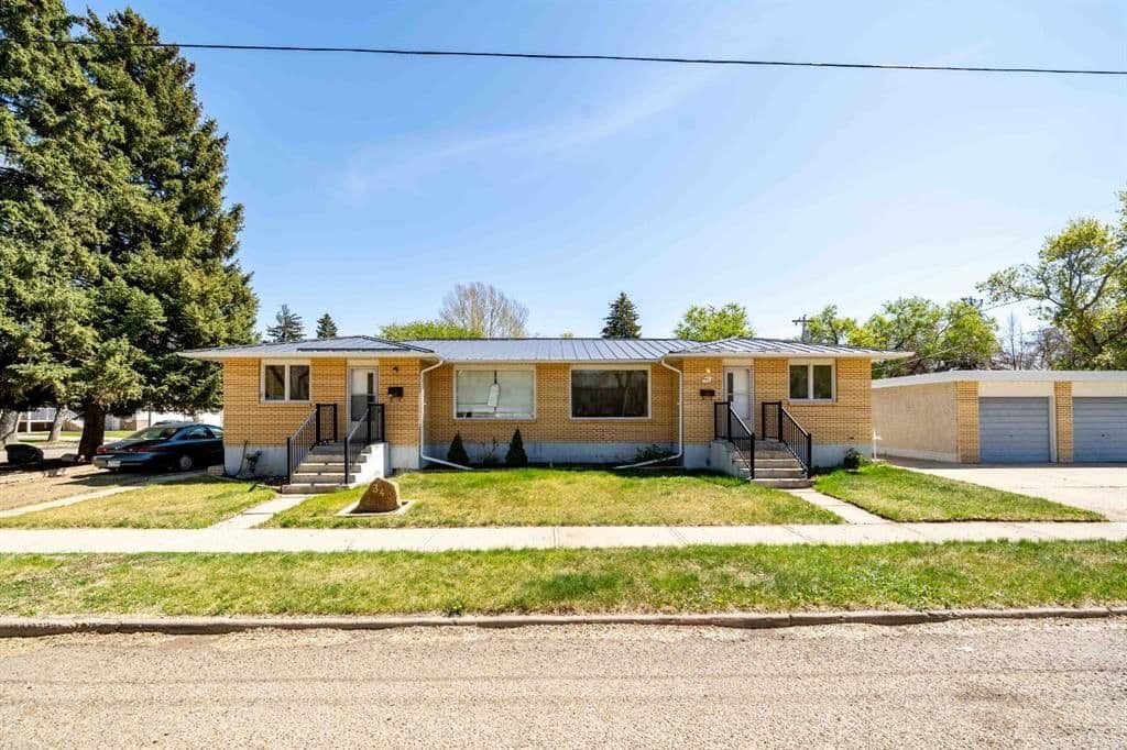 341 & 343 2 Avenue NW Medicine Hat