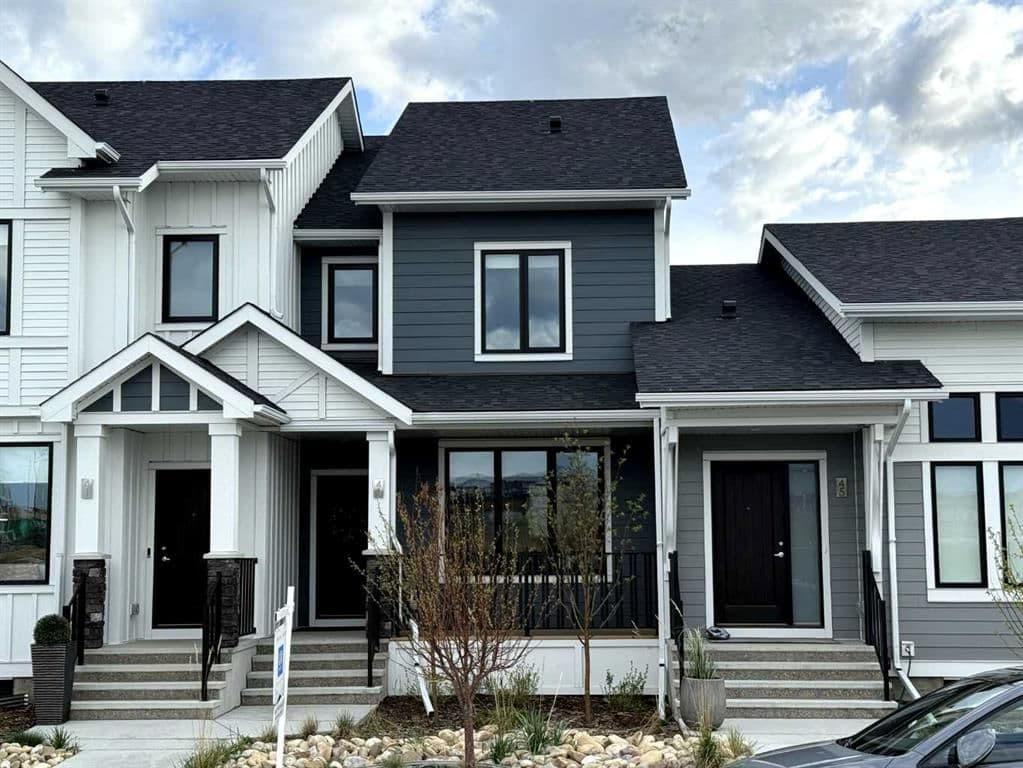43 Larkspur Bend Okotoks