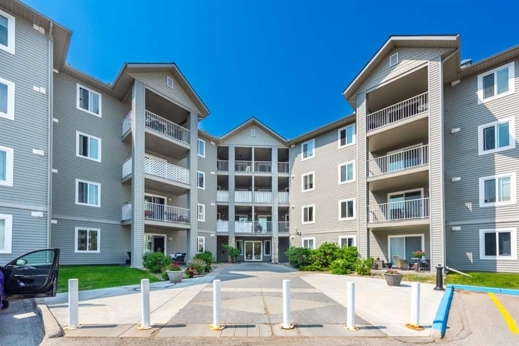 1403 604 8 Street SW Airdrie