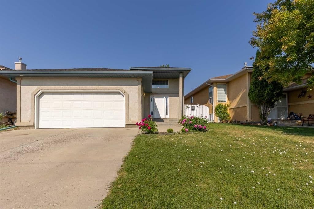 72 Mt Rundle Boulevard W Lethbridge