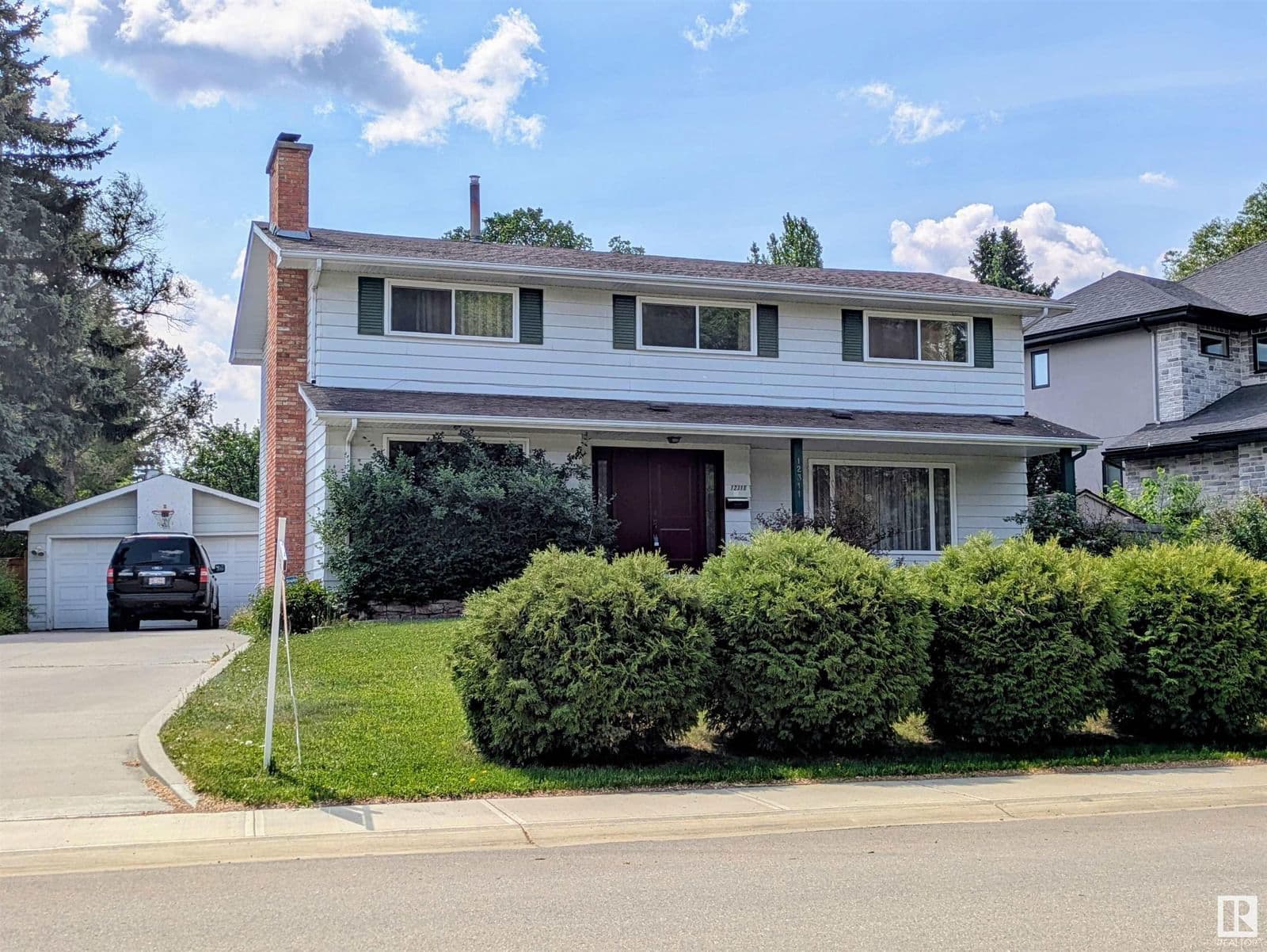 12311 GRAND VIEW Drive Edmonton