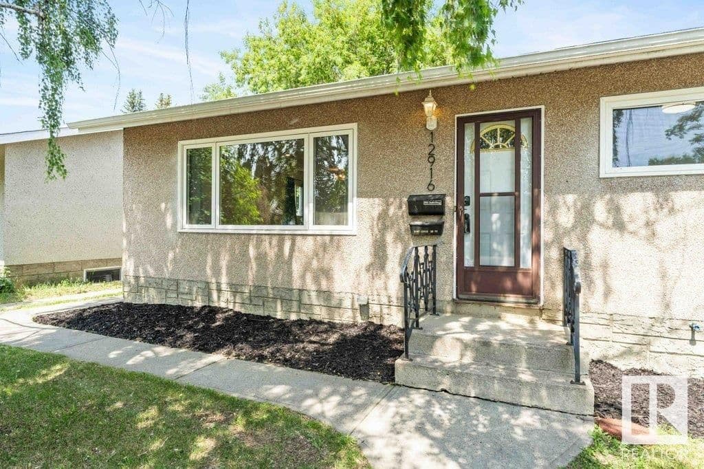 12916 136 Avenue Edmonton