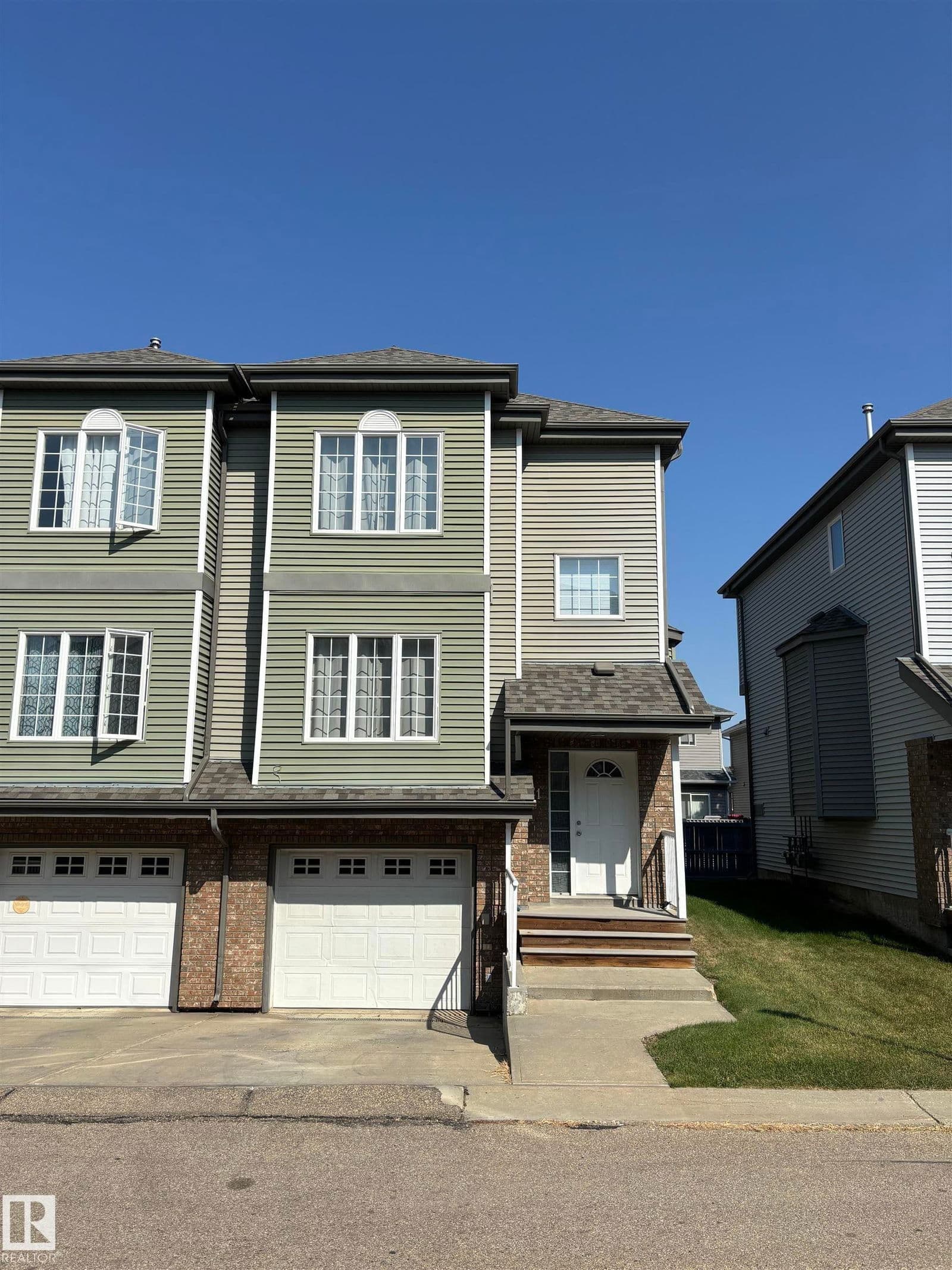 Sold property in Place Chaleureuse