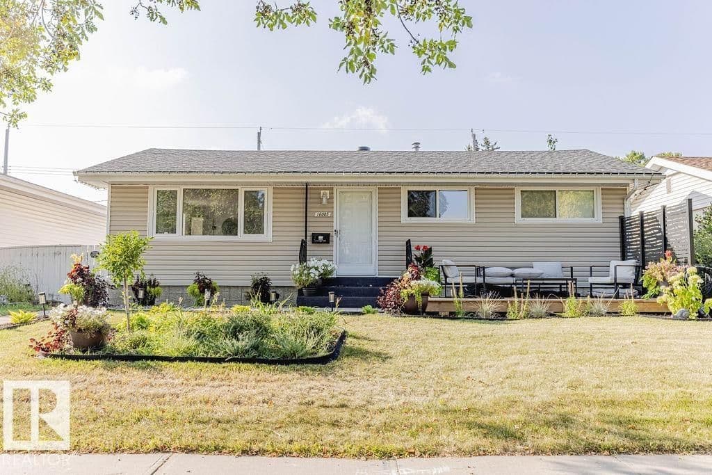 Sold property in Elmwood