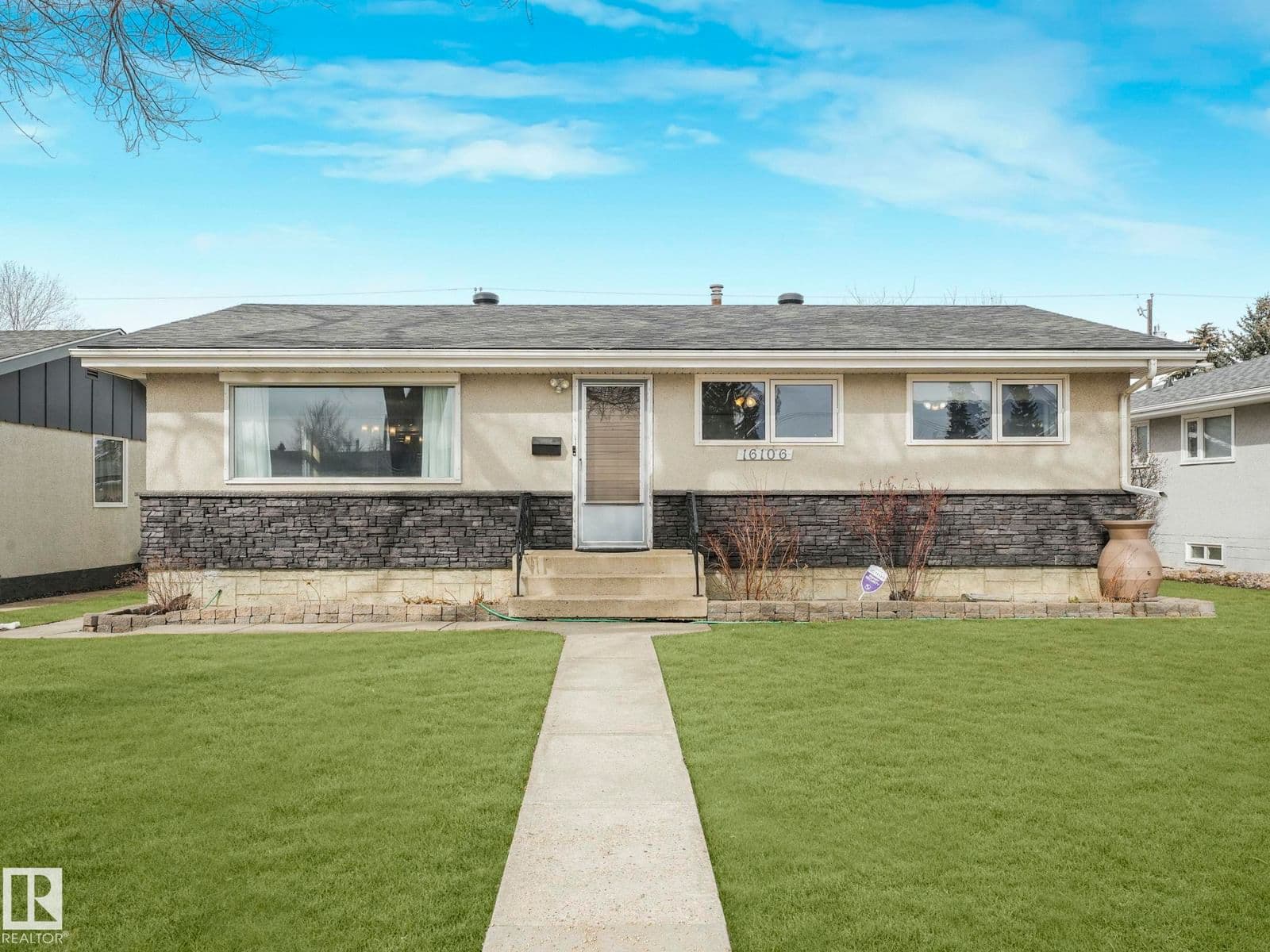 Sold property in Elmwood