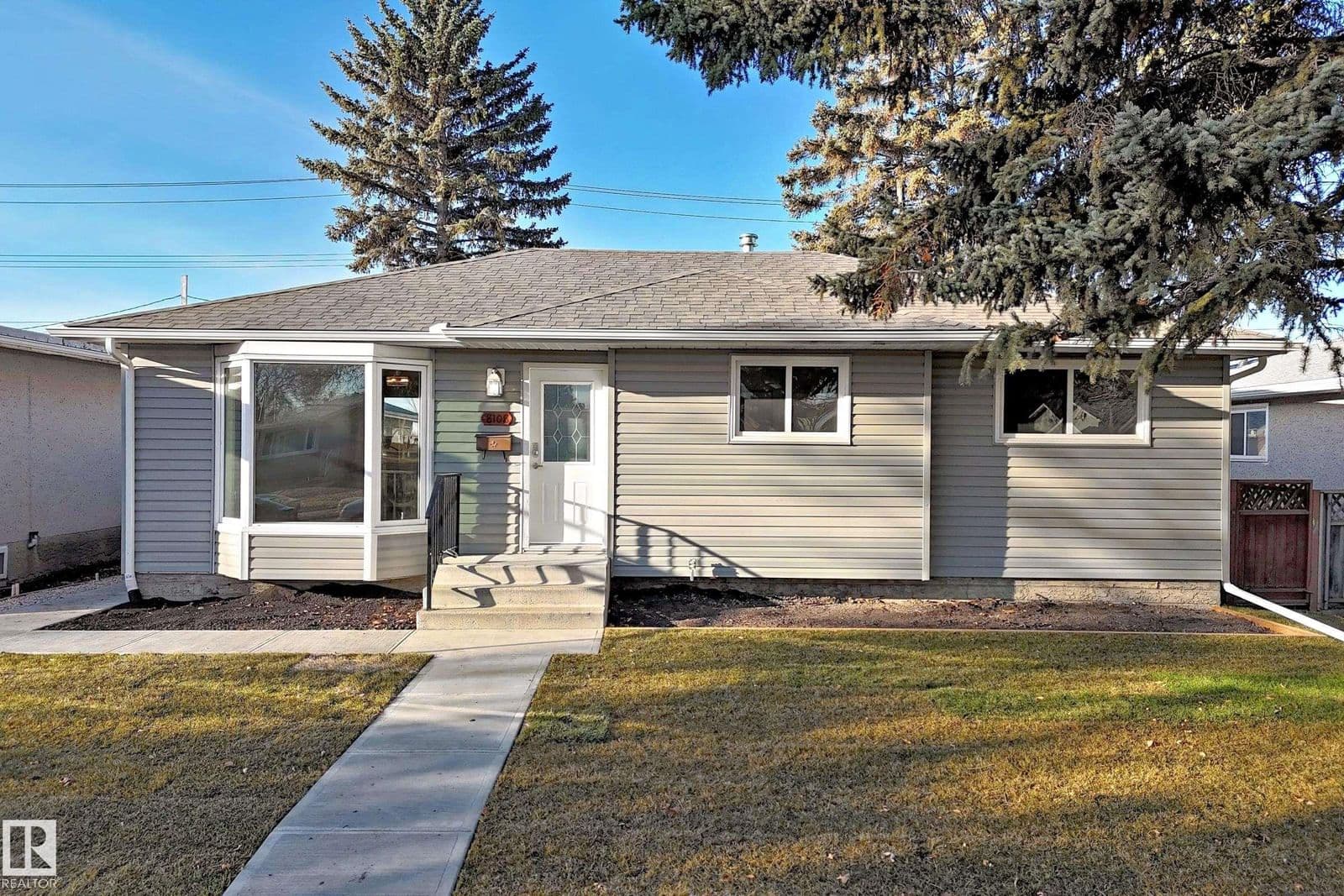 Sold property in Elmwood