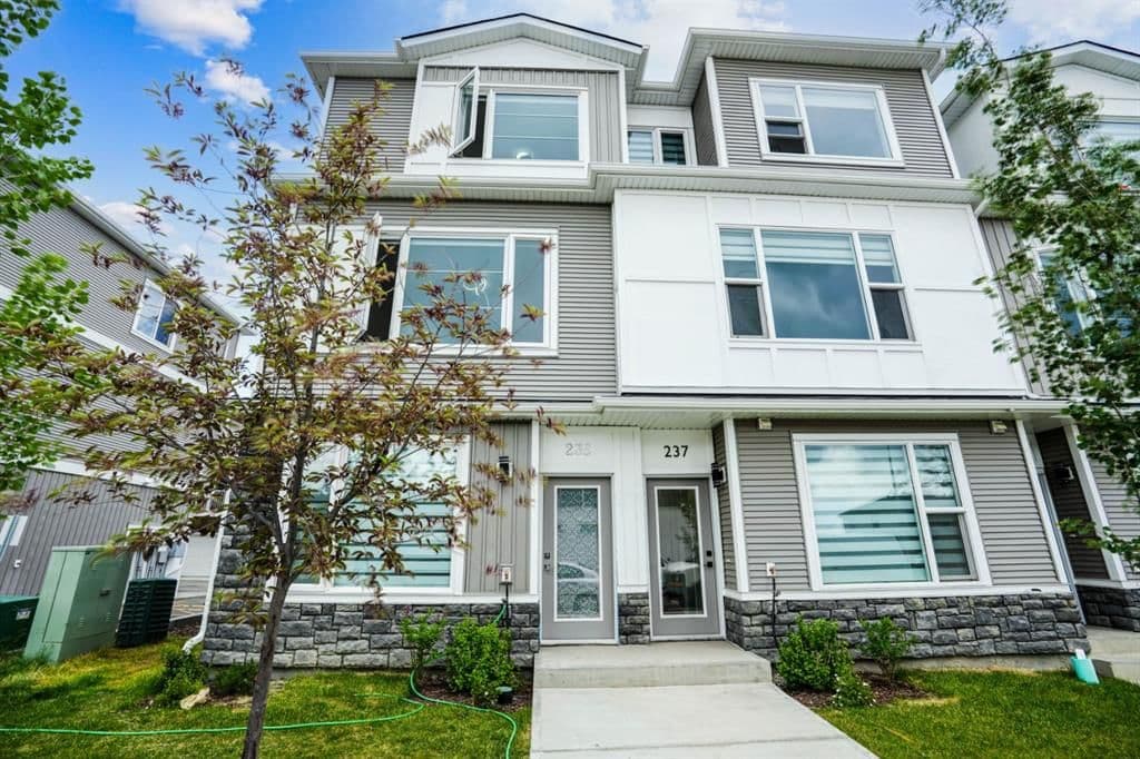 Sold property in Saddle Ridge