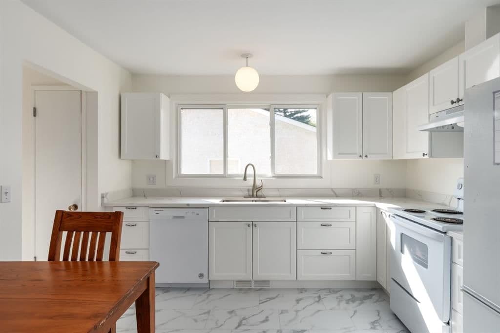 Sold property in Whitehorn