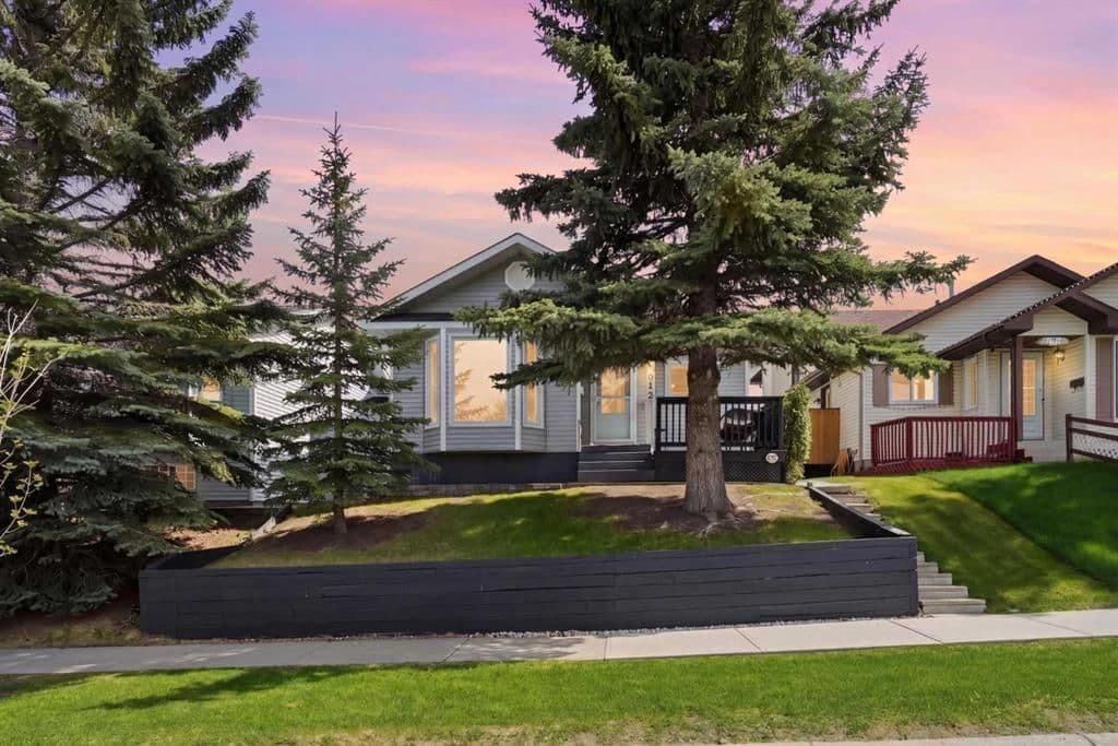 Sold property in MacEwan Glen
