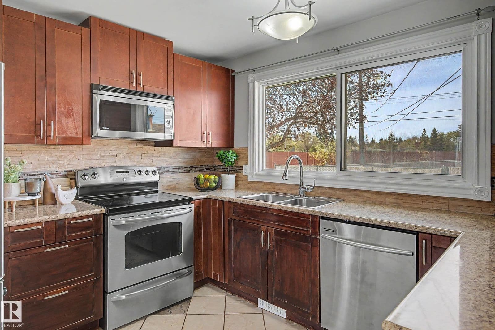Sold property in Elmwood