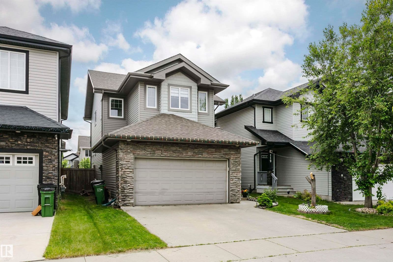 Sold property in Charlesworth