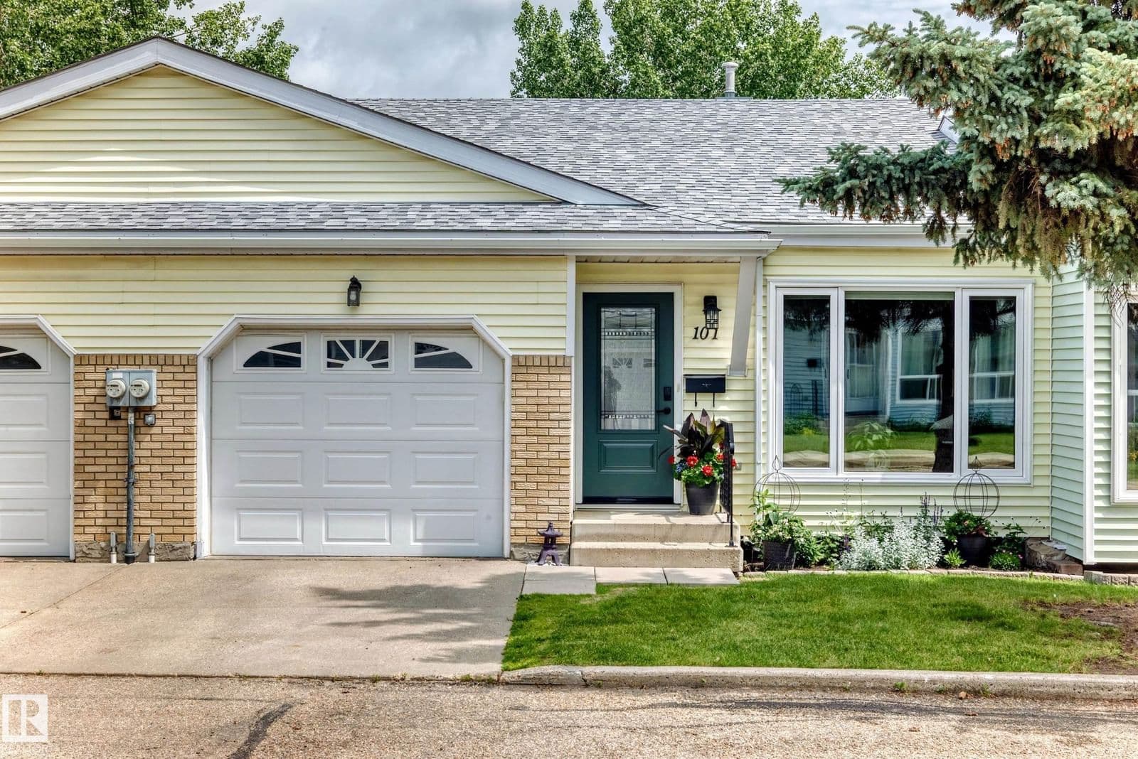 Sold property in Callingwood South